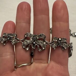 Elegant Silver Women's necklace and bracelet set